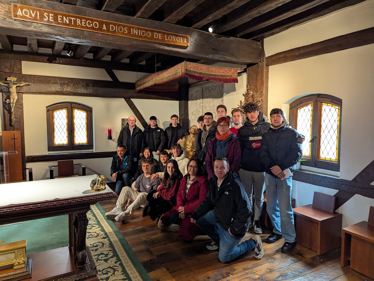 Alumnado de 1º Grado Superior del Gedo vivió una enriquecedora intercolegial en Loyola con el Centro Cristo Rey <a href="/cristoreyva/">Centro educativo Cristo Rey - Jesuitas</a> . Camino Ignaciano, visitas formativas y mucha conexión. Una experiencia que nos hizo crecer y que esperamos repetir.