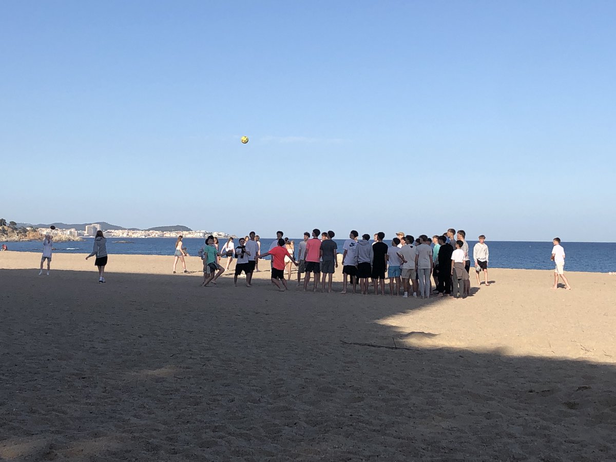BrookvaleGroby's tweet image. Barcelona Sports Fest Tour&apos;25 Spain - 5 days residential trip – Day 1
40 students &amp;amp; 5 members of staff arrived in Barcelona at 11:30am on 6.4.25. They all settled in to the hotel, then off for an afternoon swim, followed by a trip to the supermarket &amp;amp; the beach!
#BGLC_PE