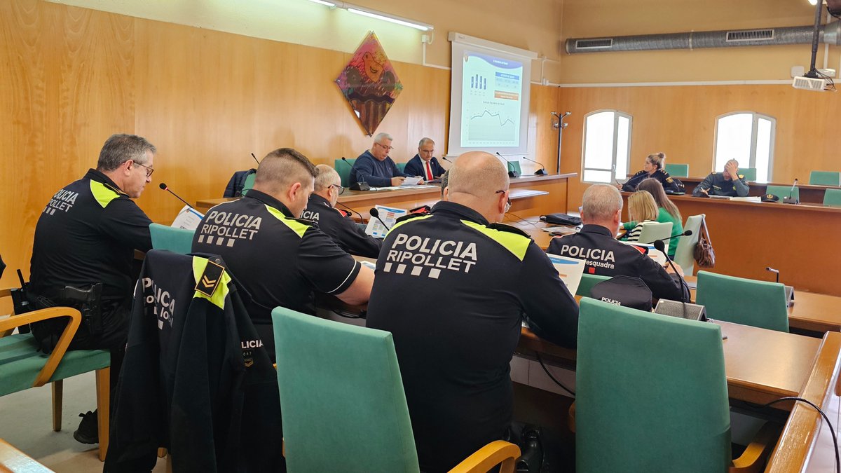 L’Ajuntament de Ripollet va celebrar el passat dijous, 3 d’abril, la Junta de Seguretat Local. Les dades aportades pels diferents cossos de seguretat parlen d’un manteniment dels fets delictius i de l'augment del percentatge de resolució, superant el 45%. La taxa de delictes per