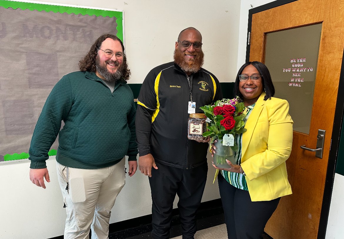The Green Machine kicked off Assistant Principal's Week with flowers, candy, and appreciation for two of our biggest supporters.  Thank you for all you do for our school, our community, and, of course, The Green Machine!
#greenmachinestrong #PHPride #APWeek25