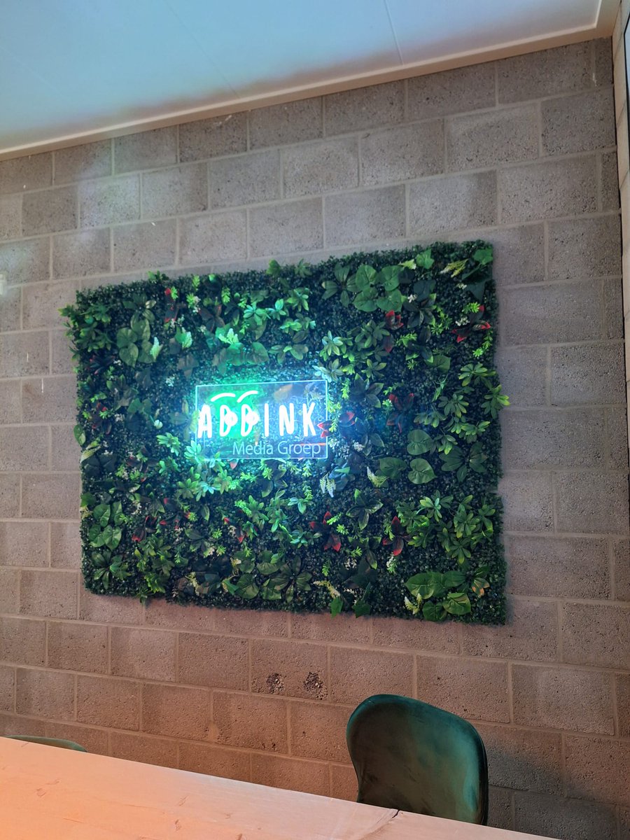 AddinkMedia's tweet image. Wohw, wat een verrassing vanochtend! Medewerkers van Addink Media Groep B.V. hadden een mooi cadeau voor ons 10 jarig bestaan 🥳  . Prachtig neon bord met ons logo met een natuurlijke achtergrond.

Dank jullie wel toppers, ik ben blij  met jullie 🙂