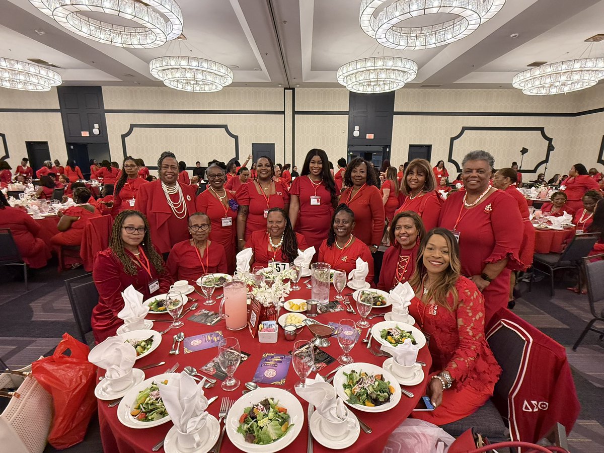 DSTBakersfield's tweet photo. Celebrating a legacy of social action at the SCCC Founders Day Luncheon in Los Angeles. We formed a beautiful sea of red honoring our shared history and the bonds that make us stronger every year. #DST1913 https://t.co/VPcI0lD3K5