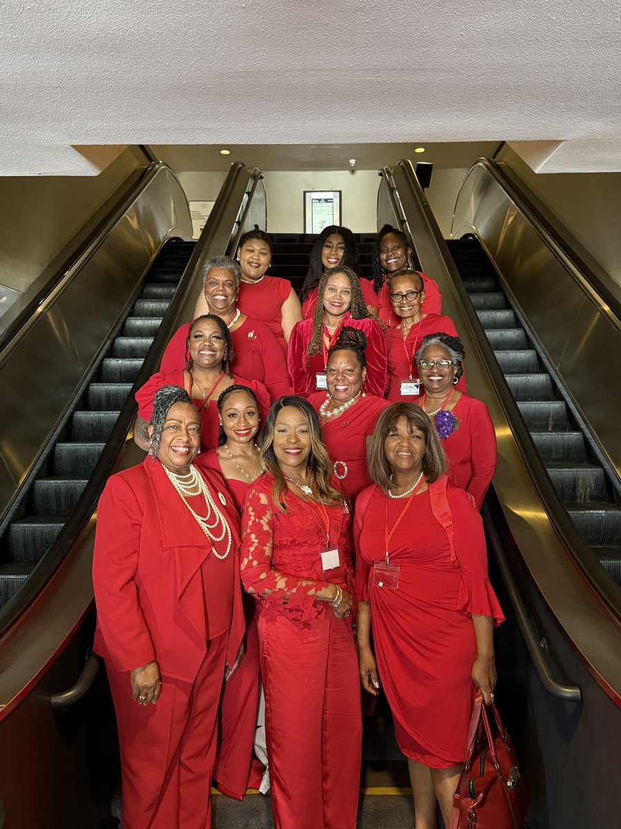 DSTBakersfield's tweet photo. Celebrating a legacy of social action at the SCCC Founders Day Luncheon in Los Angeles. We formed a beautiful sea of red honoring our shared history and the bonds that make us stronger every year. #DST1913 https://t.co/VPcI0lD3K5