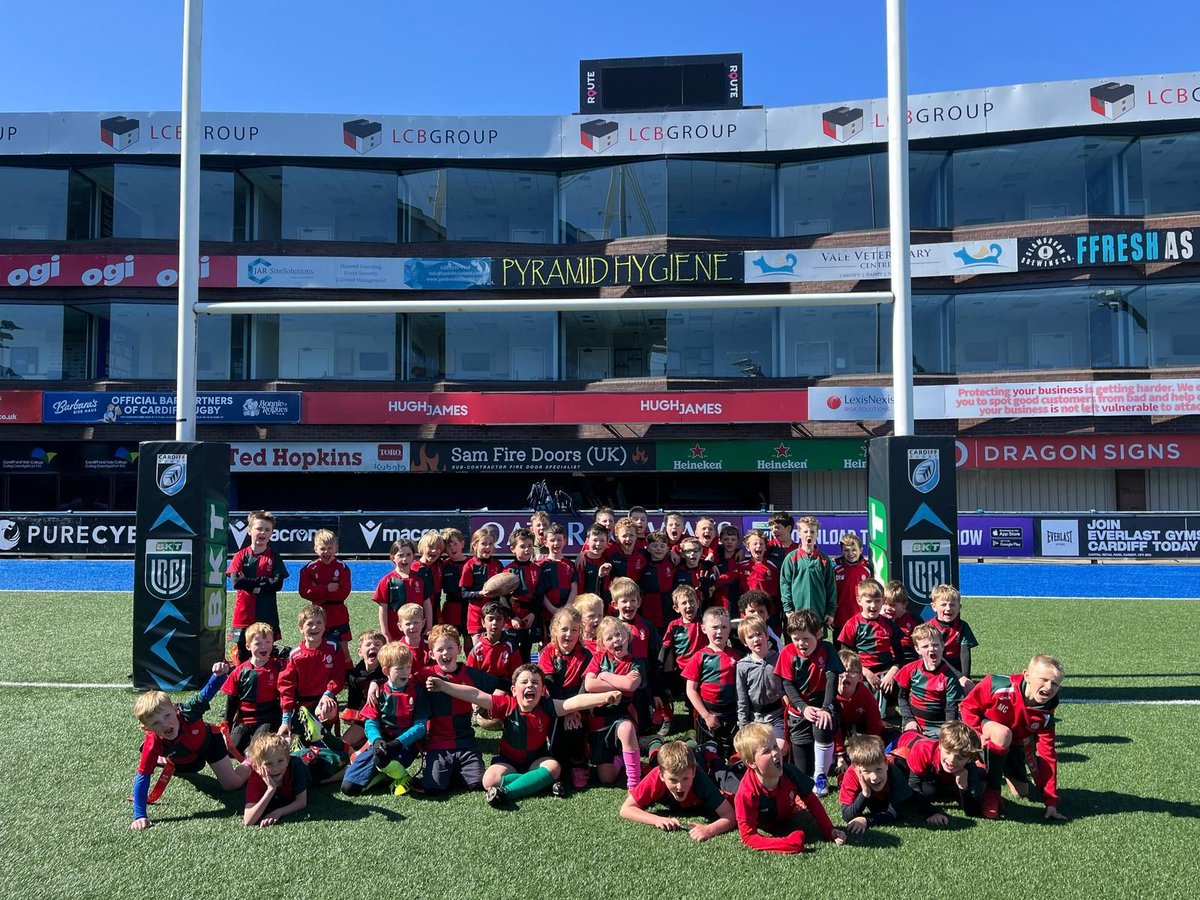 Bu Dan6, Dan7, ac Dan8 yn hyfforddi ym Mharc yr Arfau, Caerdydd y penwythnos hwn. Hyfryd cael yr oedranau gyda'i gilydd. 

U6, U7, and U8 trained at Cardiff Arms Park this weekend. Lovely to have the age groups together.

#CRICC
