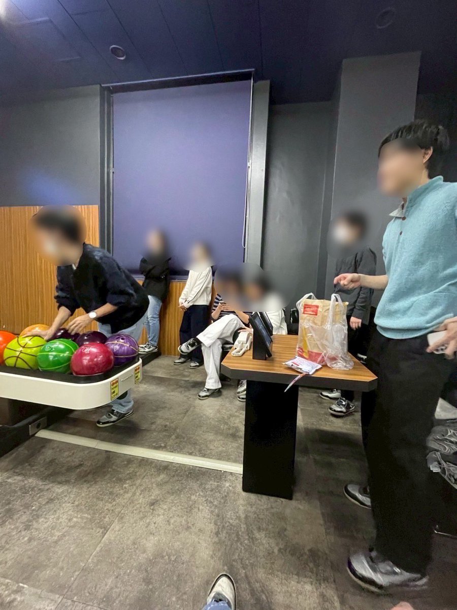 ouess_'s tweet photo. 2/9池袋にてMeicomと合同のボーリング親睦会をしました！
初めてお会いした方も多かったですが、とても盛り上がりました🎵
OUESSでは他にも楽しいイベントを予定しており、4月からは合同新歓も始まります！
ご興味のある方はDMをお願いします🙌
#春からお茶大 #お茶大 #お茶の水女子大学 #英語 https://t.co/Y6eXUD3jLw