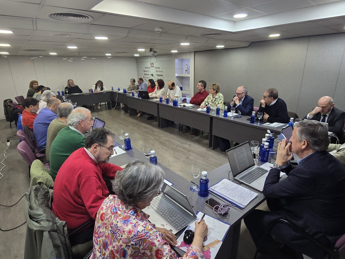 BiolegsCV's tweet photo. 🧬 Aquest cap de setmana, València ha sigut seu del ple Bianual del Consell General de Col·legis Oficials de Biòlegs. Una trobada marcada per la unió i el compromís amb la ciutat, que recentment ha patit els efectes de la DANA https://t.co/vfhRXW6P8b