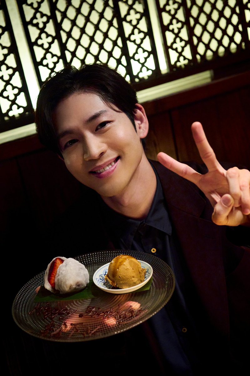 実は撮影日の次の日がお誕生日だった松下洸平さん！バースデープレートとパシャリ🎂✌🏼📸なショットもシェアしちゃいます✌🏼