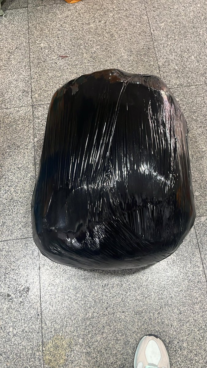 Bonjour SVP 
J’ai perdu un sac contenant des vêtements de sport et autres. 
Dans un véhicule 🚗 Toyota Yaris Gris, il m’a prit au carrefour MEEC pour le Collège NEL vers Leboudi. 
Aidez moi à partager 🙏🏾