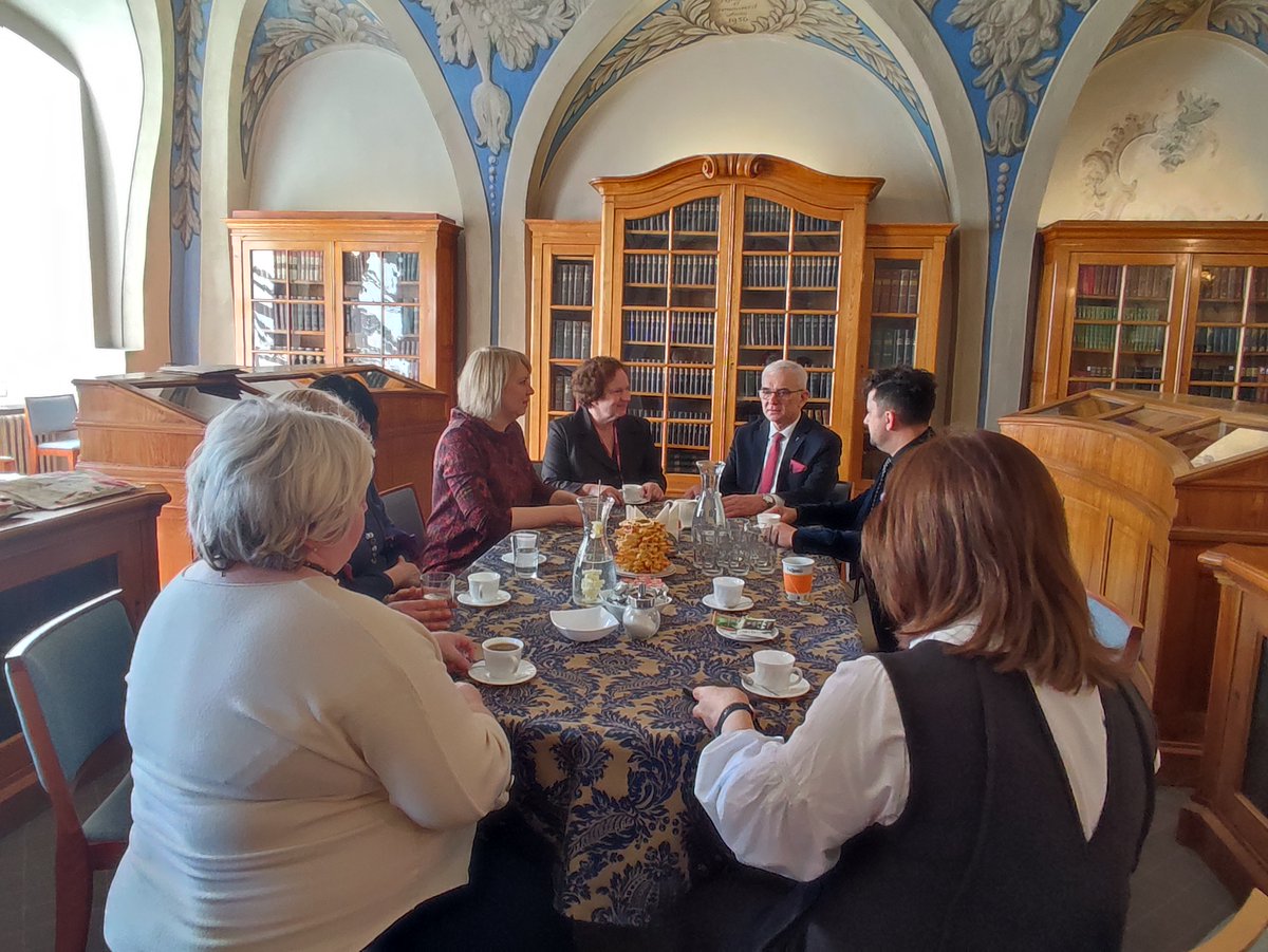 Prof. dr hab. Rimvydas Petrauskas - rektor Uniwersytetu Wileńskiego, Monika Ramonaitė–Stankovičė - dyr. Muzeum Uniwersytetu Wileńskiego, Tomasz Łęcki - dyr. MNP i dr Emilian Prałat - kierownik Muzeum Adama Mickiewicza w Śmiełowie podpisali porozumienie o współpracy.
