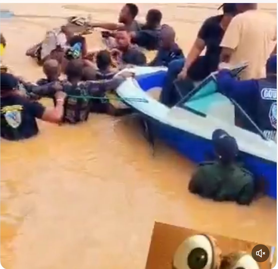 AlphaLima1919's tweet photo. Chaque pluie à Kinshasa devient un cauchemar.
Routes bloquées. Vies perdues.
Pourquoi attendre ? La loi sur l’aménagement du territoire, initiée par @Guy_Loando, est prête depuis 2021. Papa
@fatshi13, votre vision mérite d’être appliquée. #RDC #SOSAK https://t.co/mV9IM5GzPu