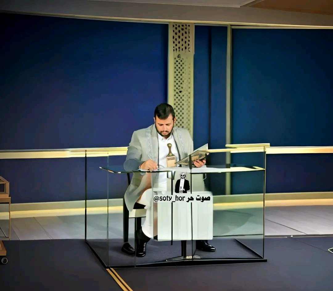 خلفك ومعك حتى قيام الساعه وعند قيامها ان شاء الله سنُحشر معك وستكون امامنا في ذلك اليوم 

" يوم ندعوا كل اناسٍ بامامهم " 💚
يا نعمة الله وهديته لعباده المؤمنين والصالحين
