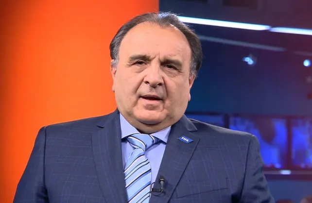 lapelotaaldia's tweet photo. 🎙️Miguel Scime, ex árbitro, por @Guemes1050 

👉"Echenique actuó correctamente al igual que el VAR. Es una carga antirreglamentaria de #Cavani hacia el arquero que no permite disputar el balón".
#Boca https://t.co/2wgnrDy4tG
