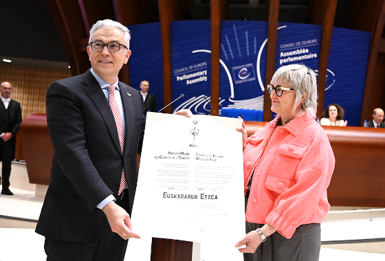 PACE (@pace_news) on Twitter photo Congratulations again to <a href="/euskararenetxea/">Euskararen Etxea</a> - the House of the Basque Language in Bilbao - which was awarded the 2025 @CoE Museum Prize at a ceremony in Strasbourg this morning!
More on the ceremony:
pace.coe.int/en/news/9835/-…
Watch the video:
vodmanager.coe.int/coe/webcast/co… Congratulations again to <a href="/euskararenetxea/">Euskararen Etxea</a> - the House of the Basque Language in Bilbao - which was awarded the 2025 @CoE Museum Prize at a ceremony in Strasbourg this morning!
More on the ceremony:
pace.coe.int/en/news/9835/-…
Watch the video:
vodmanager.coe.int/coe/webcast/co…