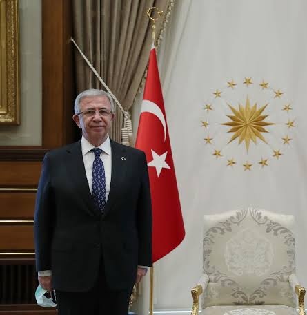 Ben artık istemediğim adam gitsin diye, tıpış tıpış sandığa gitmek istemiyorum. 
Ben artık istediğim adam gelsin diye o sandığa koşa koşa gitmek istiyorum. 
Bu yüzden benm adayım <a href="/mansuryavas06/">Mansur Yavaş</a>