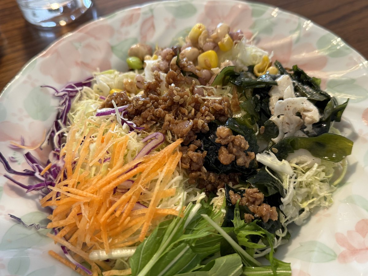 まともなご飯食べて無いし、寝不足気味だし、原稿は進まないし…🤷‍♀️

はあ〜しんど💦 