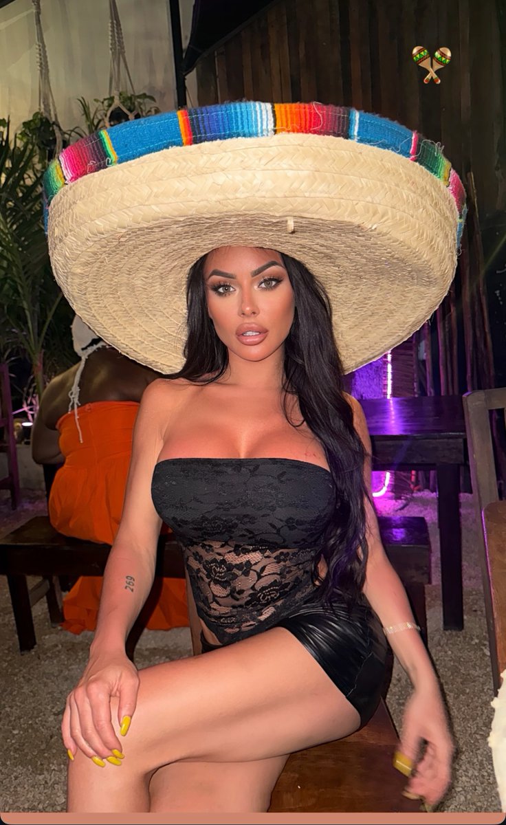 Evil woman loyal slave (Welcome to Berlin) tweet media