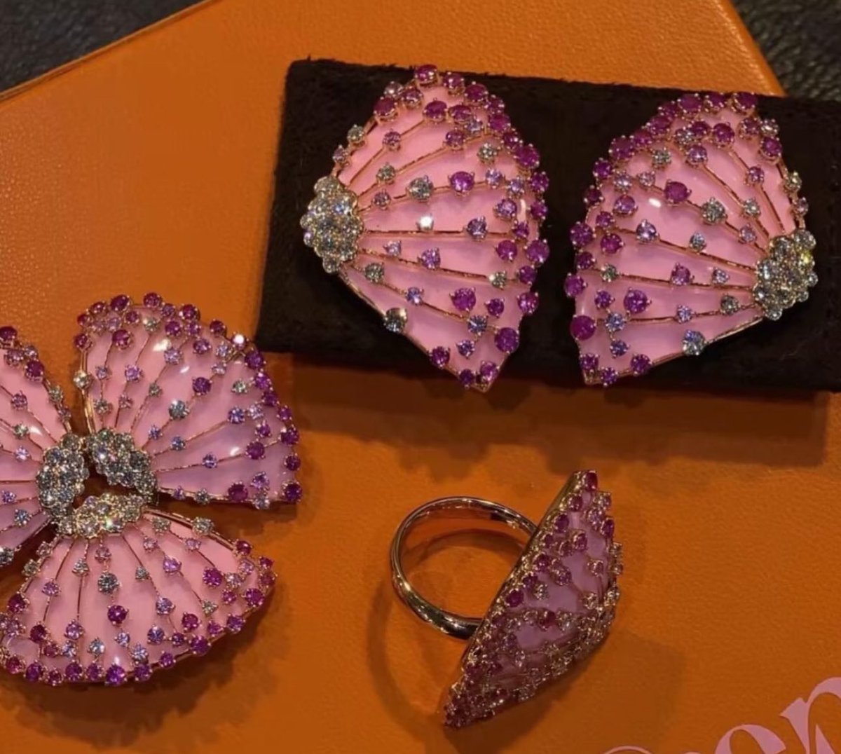 حلق الـ🐚💗💗