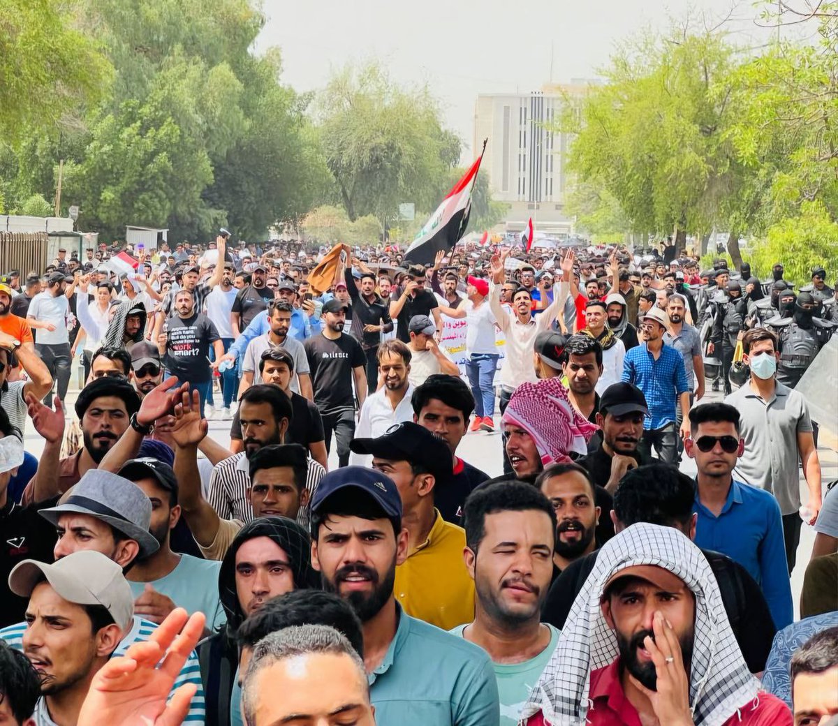 .                #هـــــــــام
إلى جميع عقود محافظة ميسان 
يا رجال العلم والمعرفة يا ليوث ولبوات ميسان
يا أهل الحقوق وأصحابها غداً موعدكم  #أمام_مديرية_تربية_ميسان في الساعة الثامنة والنصف صباحاً ومن ثم الإنطلاق بمسيرة حاشدة الى ديوان المحافظة للإلتحاق بالكوادر التربوية .