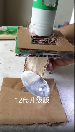 BronyaRando's tweet photo. 近日，有网友发布了自己制作的显微镜视频
成本不超过20元！
“12代升级版”的镜头下，草履虫运动清晰可见
列文虎克看了都得直呼
“幸好出道早！” https://t.co/7Gq8mUKmiU