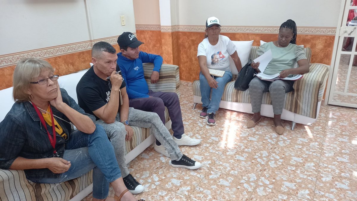 Con #HonorHolguinero ,Con la Presencia de la Directora de La INICA ,Doctora Yakelin Cobo Vidal,Para la Firma de dos Proyectos,Para el mejoramiento de Recursos para el suelo  con el empleo de Agro minerales,cómo constitución a la Soberanía alimentaria,<a href="/CubaCubacons/">Grupo Empresarial Construcción y Montaje</a> ,<a href="/DiazCanelB/">Miguel Díaz-Canel Bermúdez</a>