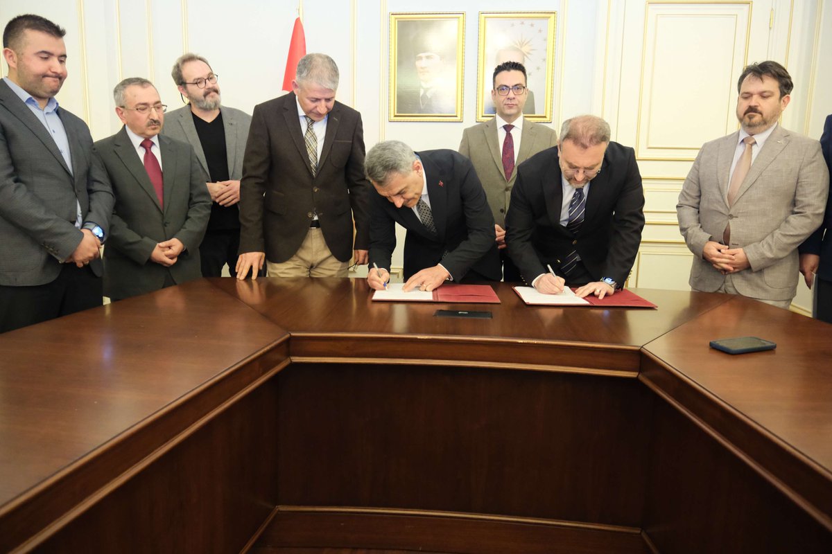 Üniversitemiz Tıp Fakültesi Dekanlığı ve Yozgat Şehir Hastanesi Başhekimliği arasındaki iş birliğini kapsayan protokol, Yozgat Valisi Mehmet Ali Özkan ile Rektörümüz Prof. Dr. Evren Yaşar tarafından imzalandı.

Ayrıntılar⤵️
bozok.edu.tr/haber/sa%C4%9F…