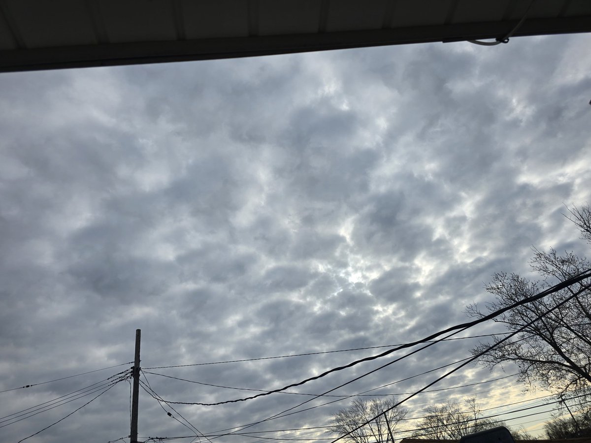 jesseRoss597206's tweet image. There's no hope today for Southeast Michigan,  just like everyday. No sunshine to be had, just a thick blanket of toxic chemicals and a dark gloomy existence. #geoengineering #solarradiationmanagement #WeatherModification. It never stops here 😞