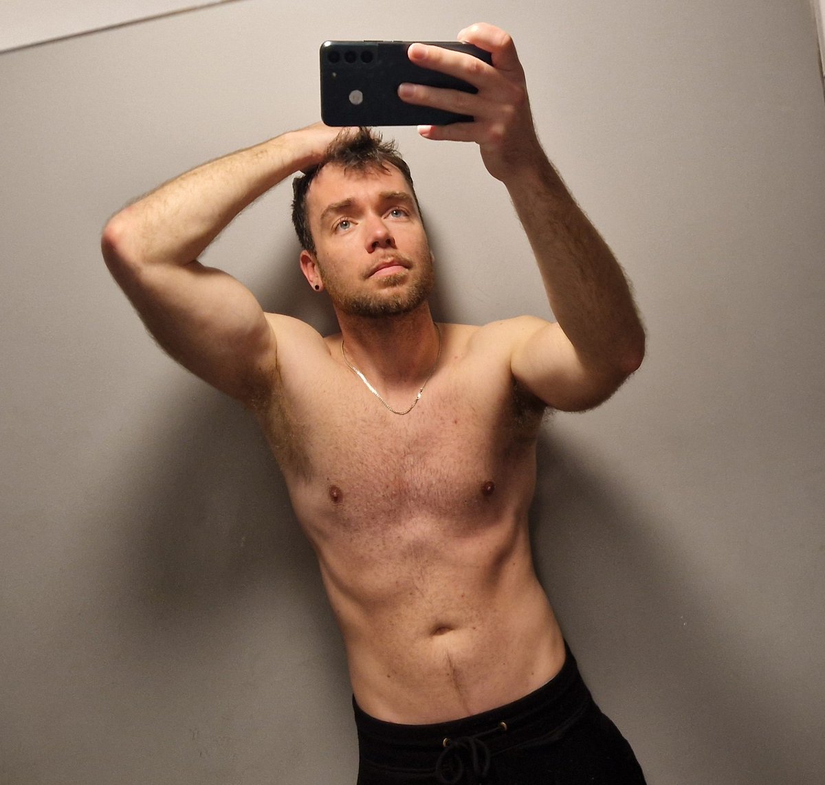 I like to #gym it #gym it 😄 #selfie #mirror #pumped