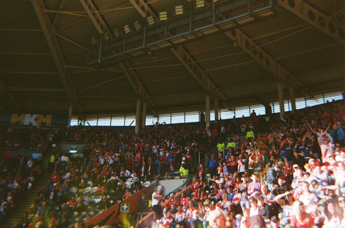 hullkrofficial's tweet photo. Robins on Film: Hull Derby Edition ✨🎞️

A thread 🧵 https://t.co/OamjT6t16O