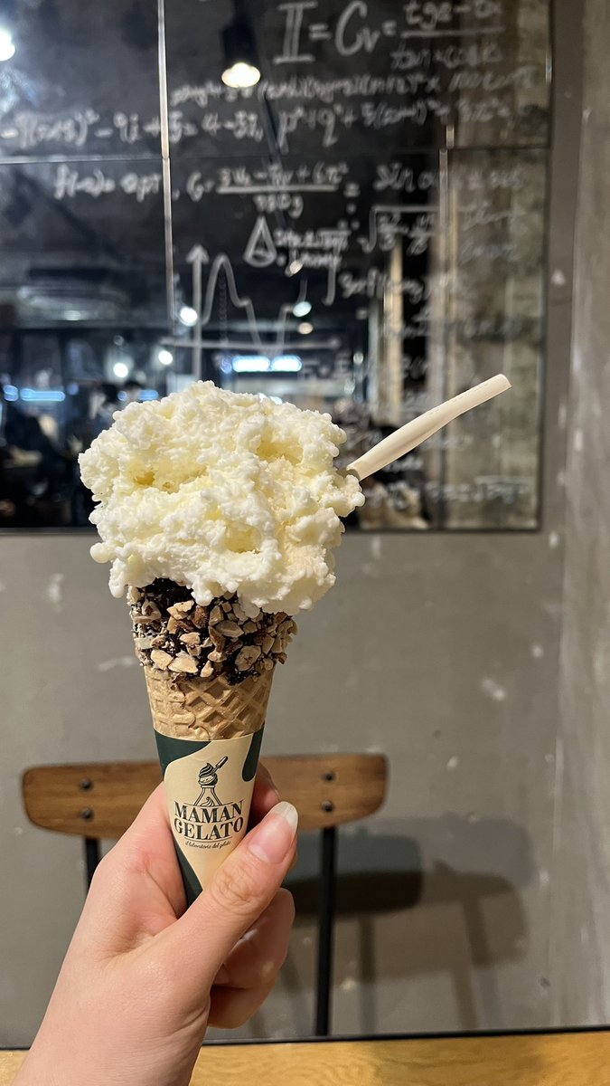 ChYws's tweet photo. 📍 ママンジェラート 聖水店
마망젤라또 성수점🍨🇰🇷

やっと食べれたー！美味しすぎた🫶🏻
小雨やったからか全然並んでなかった◎
（３月末に行った時は行列でしたww）

ピスタチオが一番人気っぽいけど、
次はラベンダーとヨーグルトたべたい🪻 https://t.co/tuUKj9HkvB