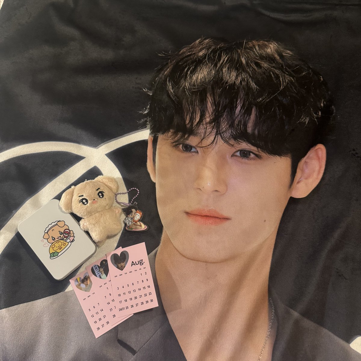 📍내 민규가 이렇게 귀여울리 없어

올해는 민규생일 팝업을 한다고 12월에 들었을 때부터 가고 싶었고 친구 도움도 받고 선착순 담요까지 잘 받아왔어요🥹💞
2일동안 다니고 럭드&amp;가챠도하고 귀여운 민규로 가득가득... 행복한 공간이었어요><🖤

#내_민규가_이렇게_귀여울리_없어
#ohmycuteming