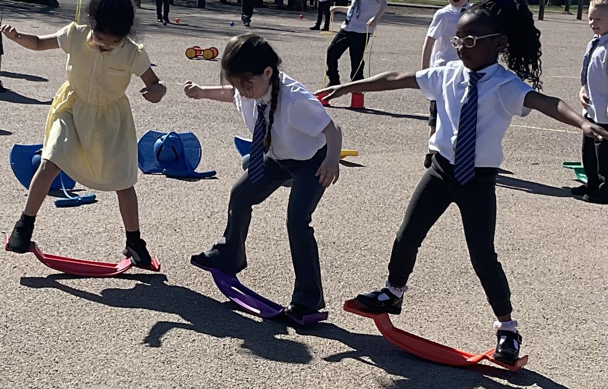 More photos from our circus session #KingslandPE <a href="/ASMSportsuk/">ASM Sports</a>
