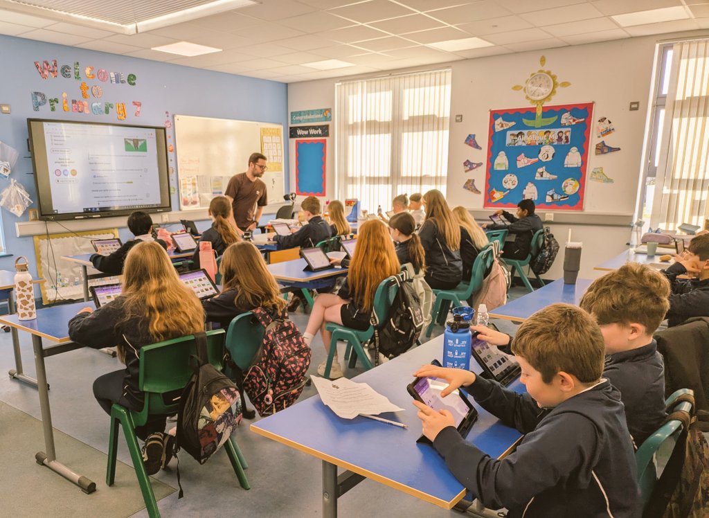 mulgrew_ciara's tweet image. #TimeToCode pupils at @acornips110 had great fun making Googly Eyes 👀👀 today as part of their latest #Scratch project. These sessions wouldn't be possible without their super #Volunteer from @EverQuoteLife! ❤️👨🏻💻👩🏾💻🧑🏼💻❤️ #EmployerSupportedVolunteering @bitcni @DarrenBayliss_