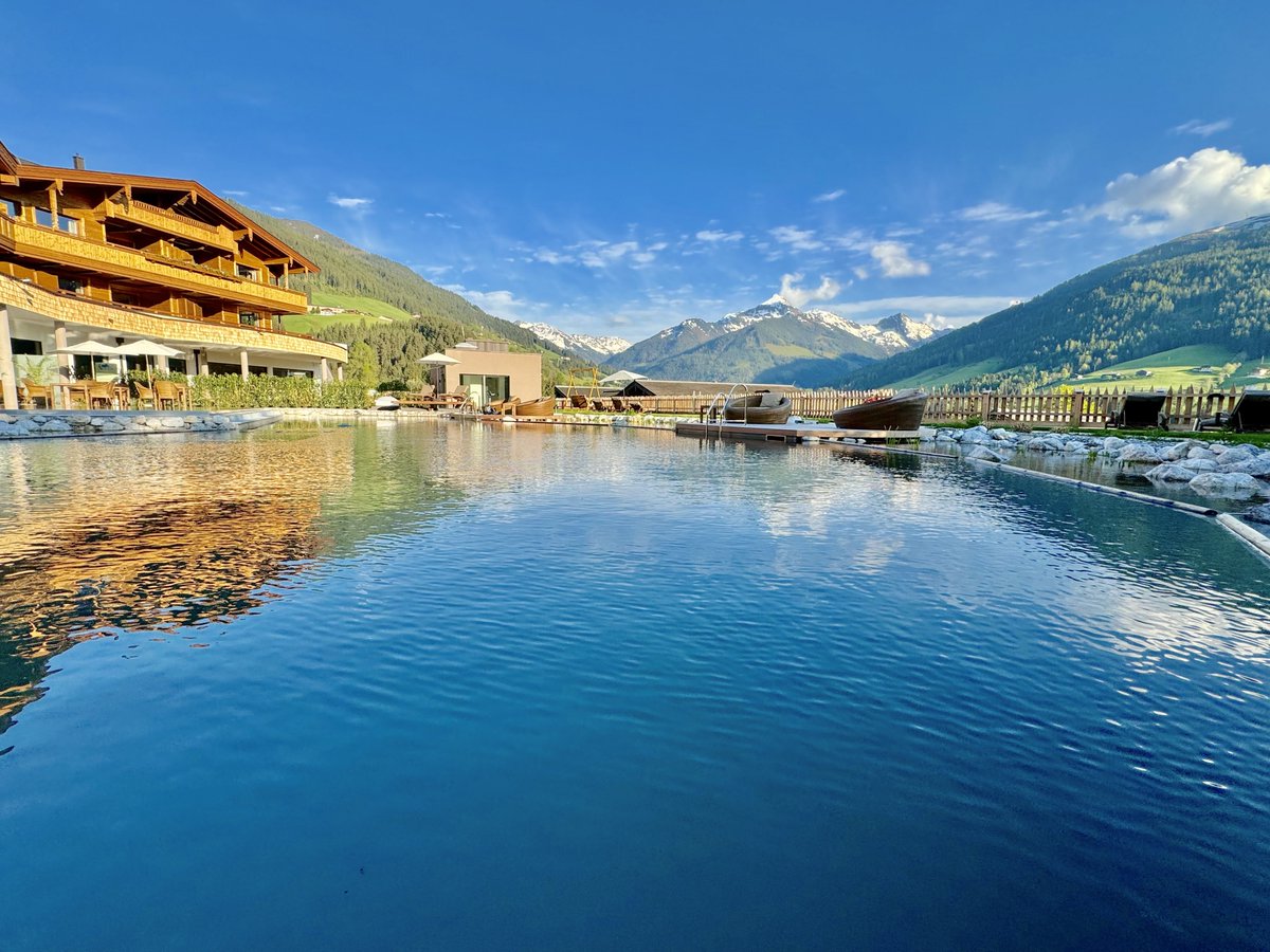 Delighted to see Hotel Böglerhof featured in <a href="/CNJohansens/">Condé Nast Johansens</a>' Summer Specials! 🌞 For cool mountain air, Alpine wellness, adventure &amp; gourmet luxury, <a href="/boeglerhof/">Hotel Böglerhof</a> is the place to be this summer.  johansens.com/inspiration/su… #HotelBöglerhof #SummerEscape #LuxuryTravel #PilotPR #Austria