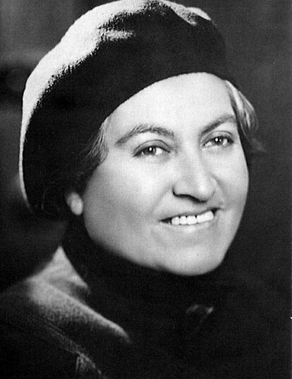 smillaleo's tweet image. Hoy es el natalicio de una de la grandiosa Gabriela Mistral. Gabriela era indígena, en sangre y espíritu, diaguita, aspecto decisivo en su obra, pero eso es olvidado. Mientras, buscan reivindicarla como ícono queer, abriendo cuestiones con poca relevancia en su creación.