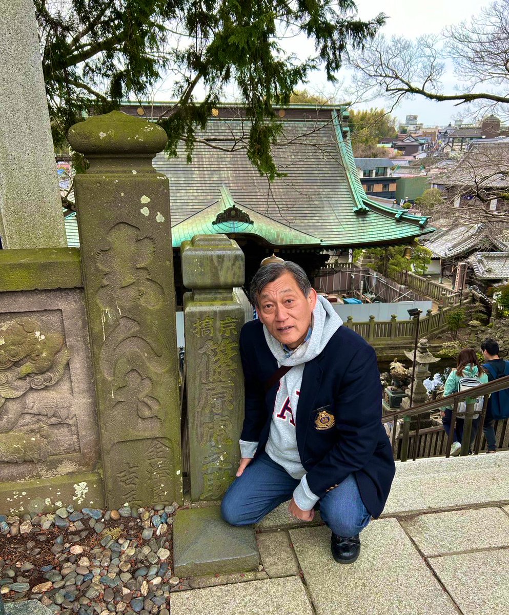 2025年3月15日(土)

友人達と成田山詣！

石段最上段には、
祖父の京橋篠原虎之助の石柱があり
その前で恒例の記念写真を！

お昼は鰻重を食べ
夕食は入船すずめで焼肉🔥

豪華な1日でした✨️

#成田山