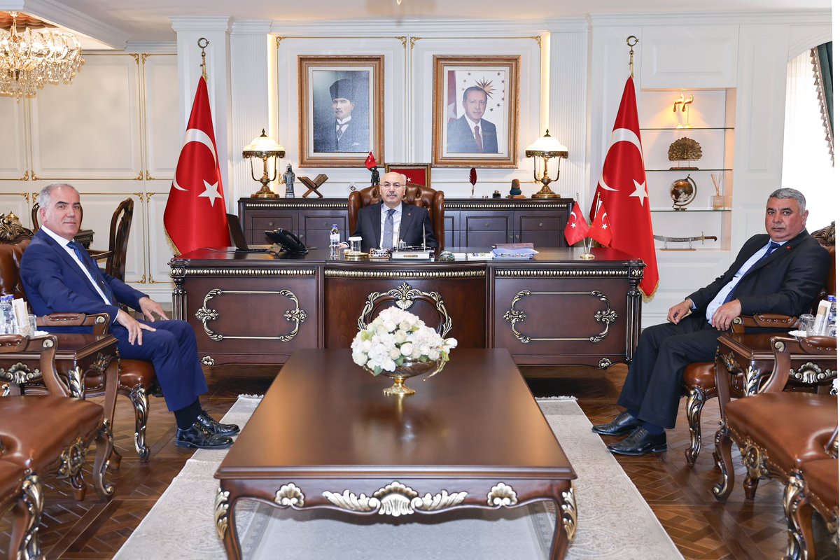 Valimiz Sayın <a href="/yskosger/">Yavuz Selim KÖŞGER</a>, Adana Turizm Geliştirme ve Altyapı Hizmet Birliği Müdürü Selçuk Mamak ile Çukurova Otelciler Birliği Yönetim Kurulu Üyesi ve Adana Turizm Birliği Encümeni Nadir Vurankaya'yı kabul etti.