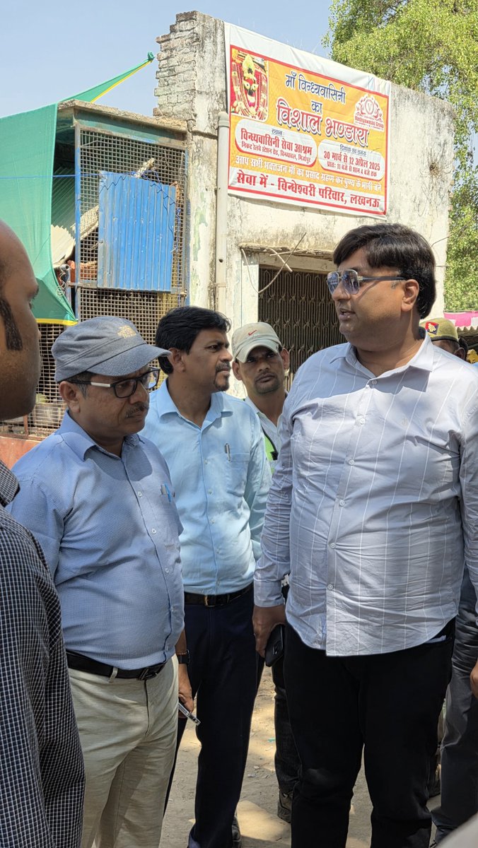 PrayagrajPro's tweet photo. आज मण्डल रेल प्रबंधक श्री रजनीश अग्रवाल ने प्रयागराज मण्डल के विभिन्न रेलवे स्टेशनों का निरीक्षण किया।🚊

निरीक्षण के दौरान यात्री सुविधाओं, स्वच्छता, इंफ्रास्ट्रक्चर और स्टेशन प्रबंधन से जुड़े बिंदुओं की गहन समीक्षा की गई।

#NCRailway #StationInspection #PrayagrajDivision https://t.co/hB20jVuPzj