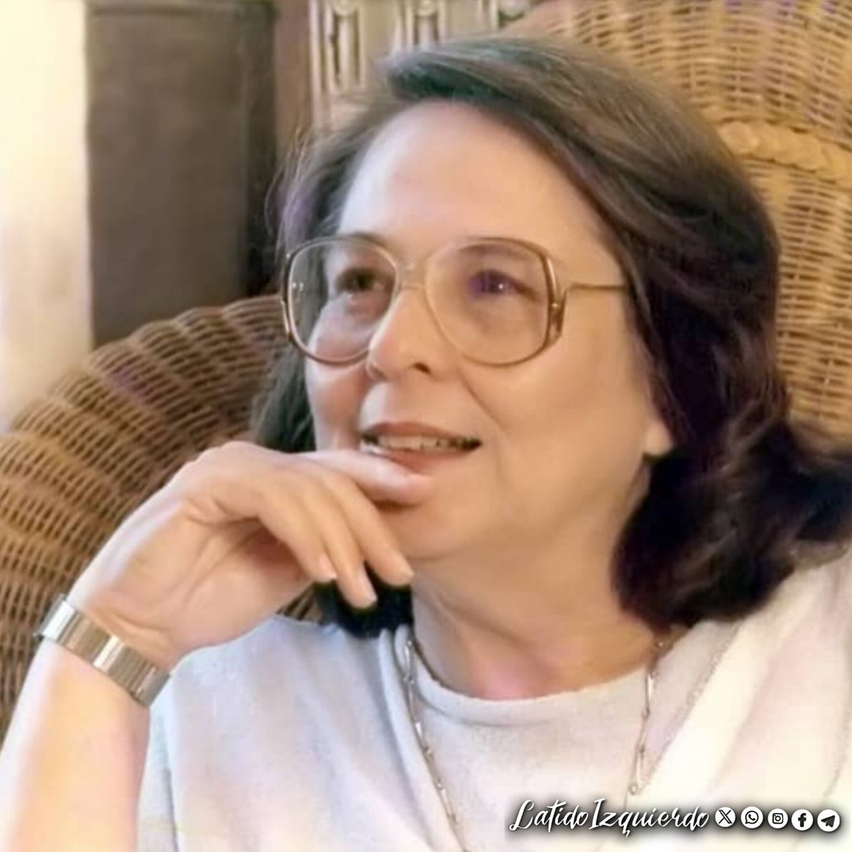 Latido_Izquierd's tweet photo. 95 años del natalicio de Vilma Espín, #LatidoIzquierdo evoca a la dulce Guerrillera, a la combatiente firme, a la madre amorosa, a la líder femenina.

¡La flor más hermosa de la Revolución cubana!

👉 #ElLegadoDeVilma https://t.co/G6V0LiB2MI