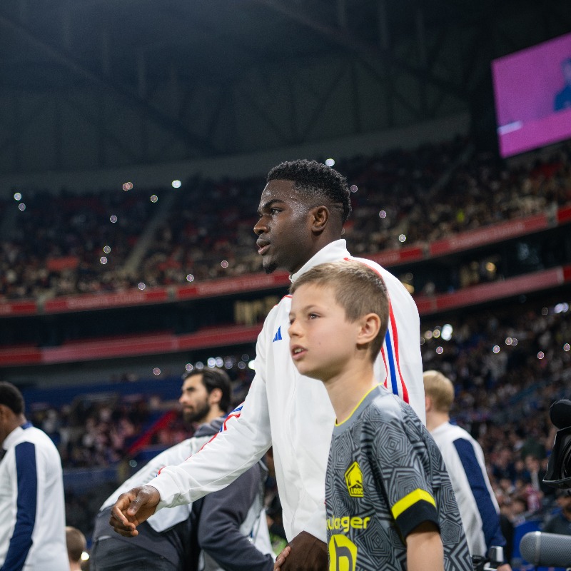 OL's tweet photo. 🚨 Communiqué médical : Ernest Nuamah

L’Olympique Lyonnais déplore la grave blessure d’Ernest Nuamah, victime d’une rupture du ligament croisé antérieur du genou gauche survenue samedi soir.

Bon courage Ernest ❤️‍🩹
