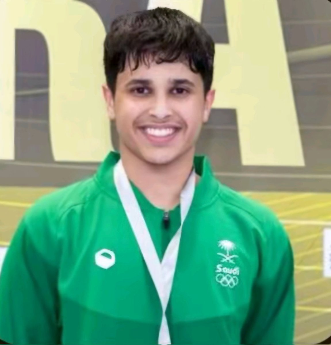 نهنئ الشاب عبدالرحمن بن سعيد بن شلوان العمري على تحقيقه الميدالية الذهبية في بطولة الكاراتيه لفئة البراعم. نتمنى له دوام التوفيق والنجاح في مسيرته الرياضية، ونسأل الله أن يحقق المزيد من الإنجازات. كما نود أن نهنئ والده سعيد وأقاربه وقبيلته على هذا الإنجاز المميز.@b3ne_r3fa