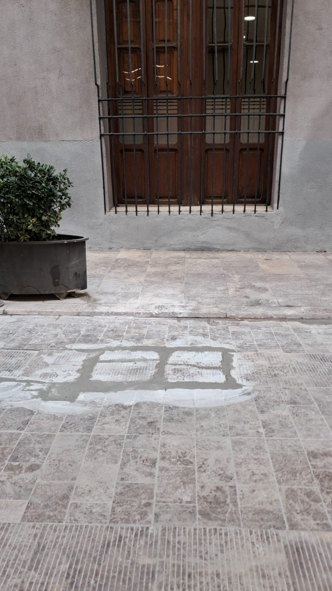 nanticdigneiviu's tweet photo. Estaria bé,per part de l'ajuntament de @Xativa ,durant tot l'any,la cura i manteniment dels paviments dels carrers i places del nucli antic de #Xàtiva ...i  no només quan venen processons i en els carrers"de volta"per on passen. 🙇‍♀️ @ignacioreig @EduardoCuatFort @AmparoVeraXativ https://t.co/8VRBSo2wO4