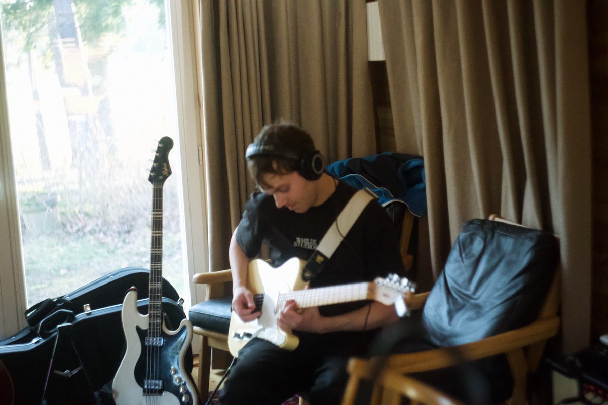 次のアルバムの最初の感触。全員で撮った写真。 #25days