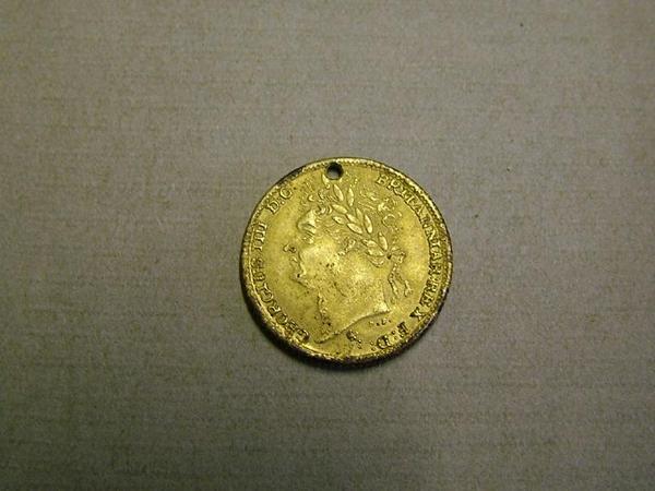 AncientHouseMus's tweet image. It's #CoinWeek!
This is an imitation of gold half sovereign of George IV, 1823. It is supposed to have been made by a forger in Thetford, who was transported to Botany Bay as punishment.