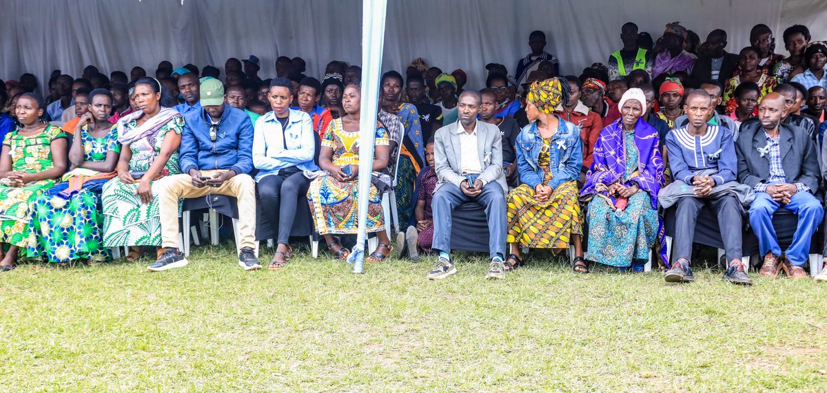 Ku rwibutso rwa Jenoside yakorewe Abatutsi rwa Nyagisozi hatangirijwe ku rwego rw'Akarere icyumweru cy'icyunamo n'iminsi 100 yo #Kwibuka31 Jenoside yakorewe Abatutsi. Twifatanyije na Guverineri <a href="/AKayitesiAlice/">Kayitesi Alice</a>, abayobozi batandukanye n'inzego z'umutekano <a href="/RwandaSouth/">Southern Province | Rwanda</a>
<a href="/Erasmen/">Erasme NTAZINDA</a>