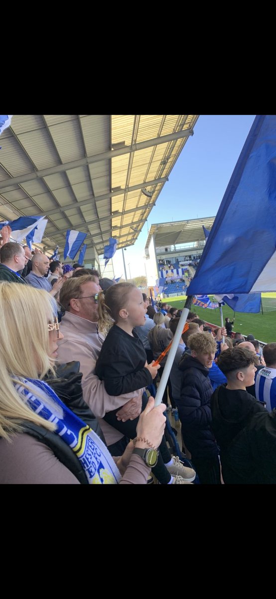 moeyessex10's tweet photo. My daughter’s first time in the south stand(s1) she loved it and great result for the U’S! Back to winning ways!! #ColU 💙🤍 @ColU_Official https://t.co/BTwsZ3IZmw