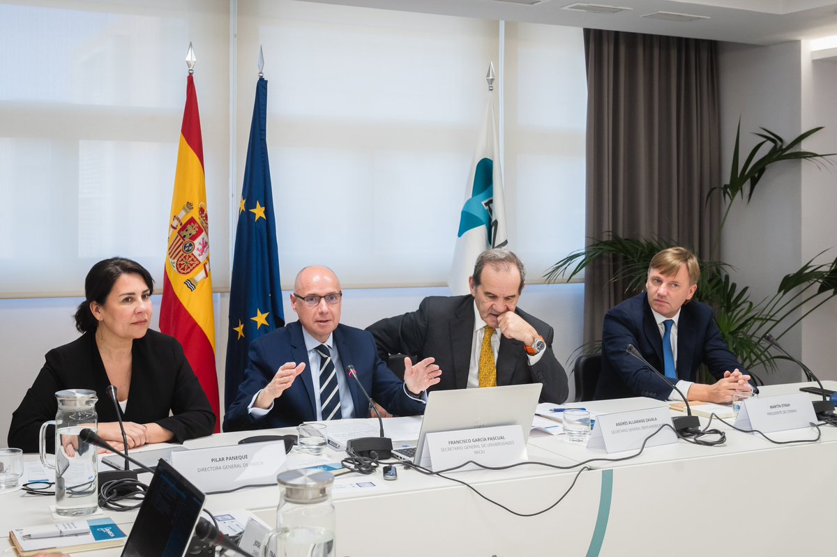 CienciaGob's tweet photo. Hoy se ha celebrado el X Pleno del Sistema Iberoamericano de Aseguramiento de la Calidad de la Educación Superior en la sede de @ANECAinfo. 

✅Avanzamos en los acuerdos de la Cumbre de València para agilizar el reconocimiento académico entre España y el Espacio Iberoamericano. https://t.co/a7XKiNVoee