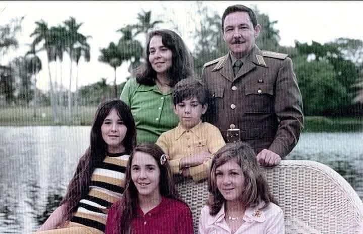 EduardoLopezL65's tweet photo. Guerrillera de los tiempos, vive eternamente en los que día a día defienden y luchan por la Revolución. 
Símbolo de valentía y amor por la patria. ¡Su memoria y su obra siguen guiándonos!  
#ElLegadoDeVilma #Cuba  #MujeresEnRevolución  #CubaViveEnSuHistoria  #YoSigoAMiPresidente https://t.co/dASbxv9aA2