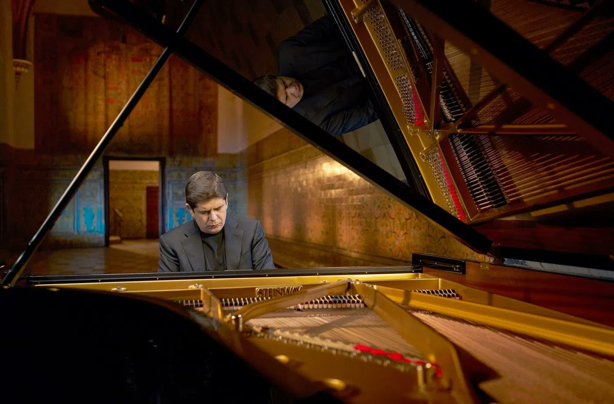 Javier Perianes (@perianespiano) on Twitter photo Ya tenéis disponible en la mediateca de <a href="/ARTEconcertFR/">ARTE Concert</a> el recital-documental que dedicamos a Albéniz y Scarlatti en el maravilloso <a href="/SevillaAlcazar/">Alcázar de Sevilla</a>.
Una producción de <a href="/euroarts/">EuroArts Music</a> y <a href="/rtve/">RTVE</a>, en coproducción con <a href="/ZDF/">ZDF</a> / Arte, <a href="/mezzo_tv/">Mezzo</a> y <a href="/medicitv/">medici.tv</a>. Ya tenéis disponible en la mediateca de <a href="/ARTEconcertFR/">ARTE Concert</a> el recital-documental que dedicamos a Albéniz y Scarlatti en el maravilloso <a href="/SevillaAlcazar/">Alcázar de Sevilla</a>.
Una producción de <a href="/euroarts/">EuroArts Music</a> y <a href="/rtve/">RTVE</a>, en coproducción con <a href="/ZDF/">ZDF</a> / Arte, <a href="/mezzo_tv/">Mezzo</a> y <a href="/medicitv/">medici.tv</a>.
