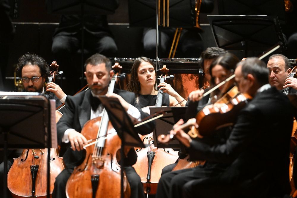 theusherhall's tweet photo. It’s been half a century since a Turkish orchestra toured the UK, so it was a real pleasure yesterday to host the dazzling Borusan Istanbul Philharmonic Orchestra. We can't wait to have them back one day.

📸 by Greg Macvean https://t.co/ohCqHMOkyT