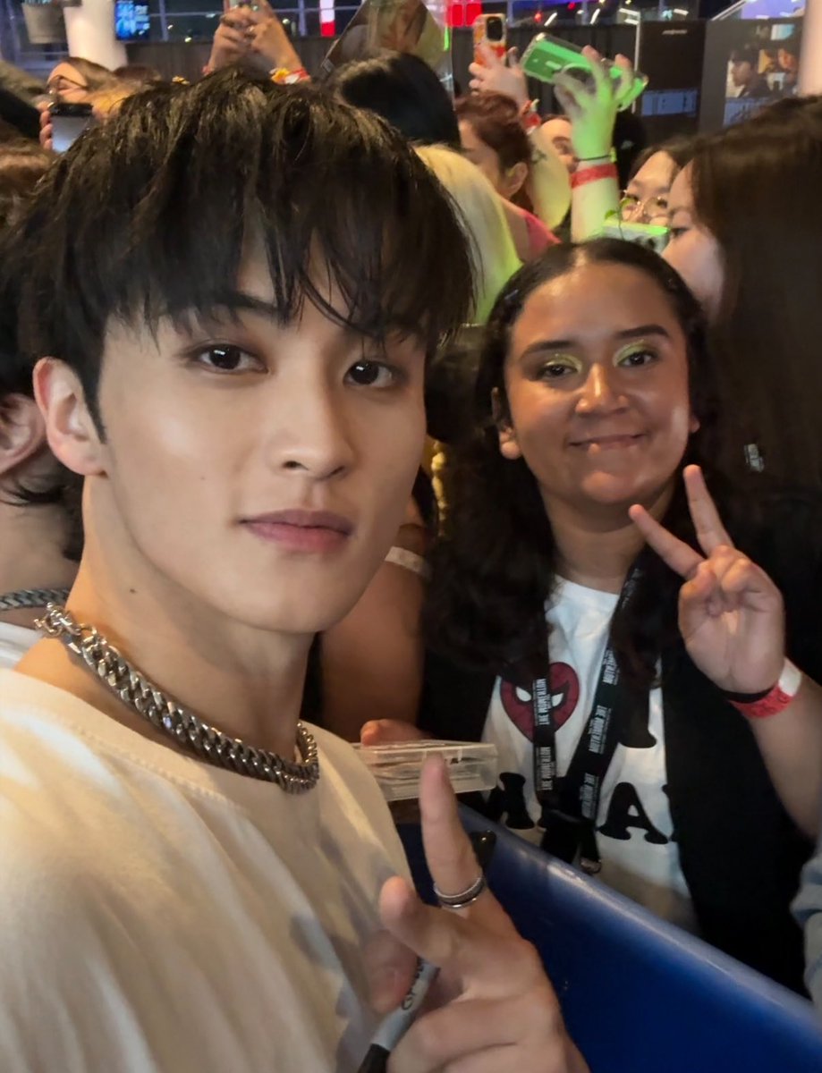 motomaggie127's tweet image. My life is in pieces.But you could always put it back ❤️ #MARKLEE #firstfruit